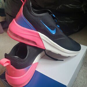 Nike Air Max Motion 2 Sneaker women's size 9.5 Black/Hyper Pink  with out box